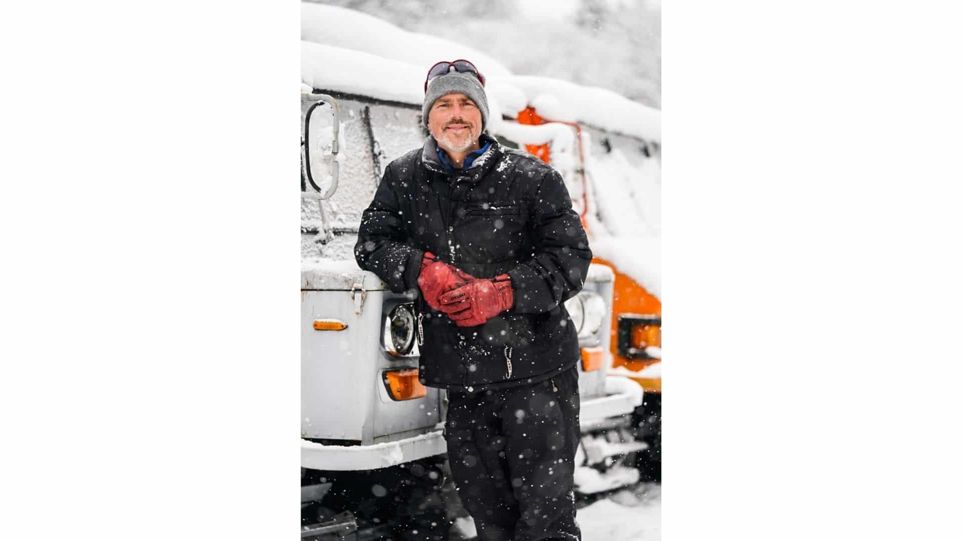 妙高高原の上質なパウダースノーに魅了され、8年前に北米から移住してきたライアン・ドナルド・マークさん