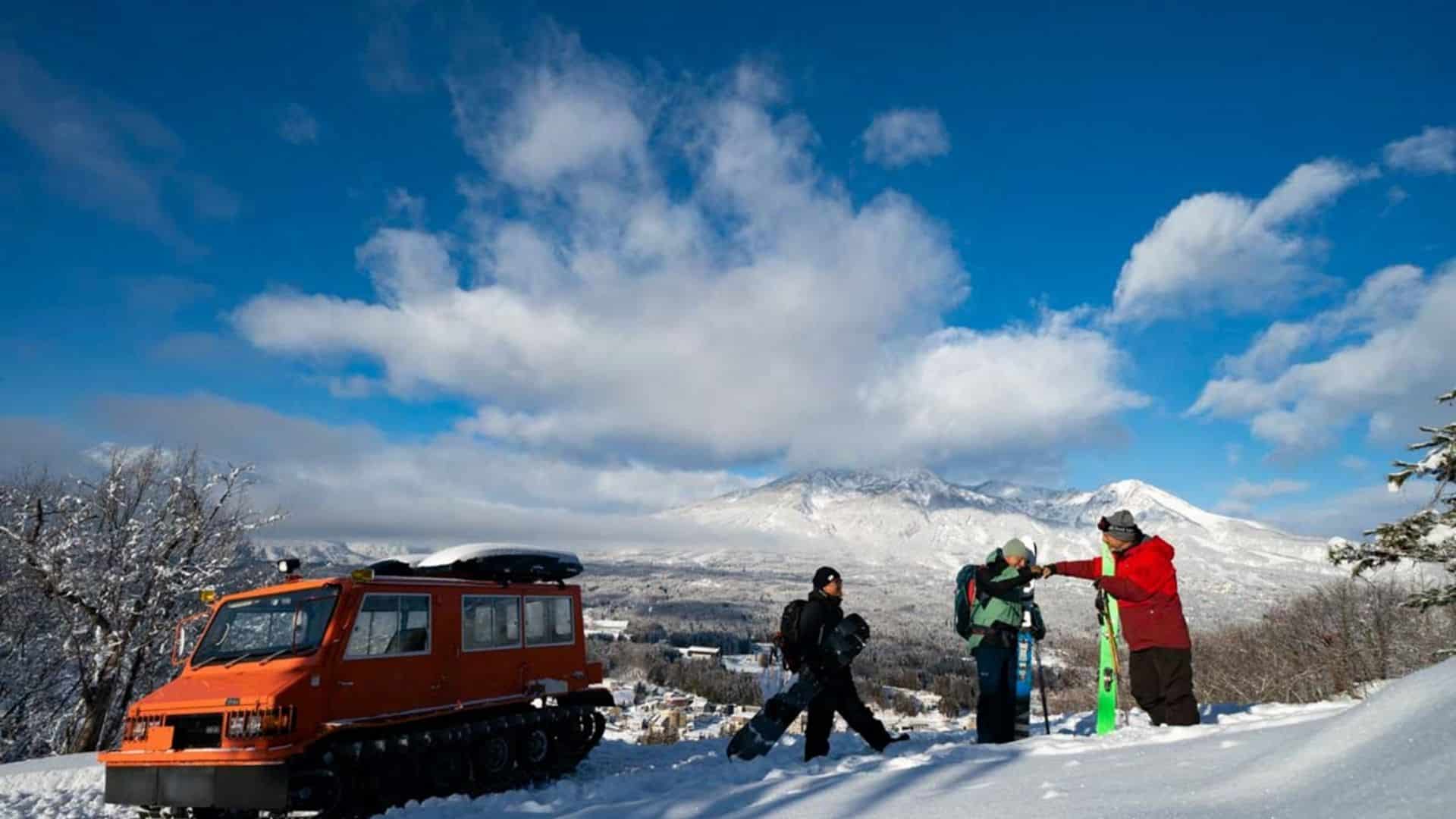 旧妙高パノラマパークスキー場跡地を再整備した「妙高パノラマツアー」。目の前に広がる妙高山と妙高高原の大パノラマ