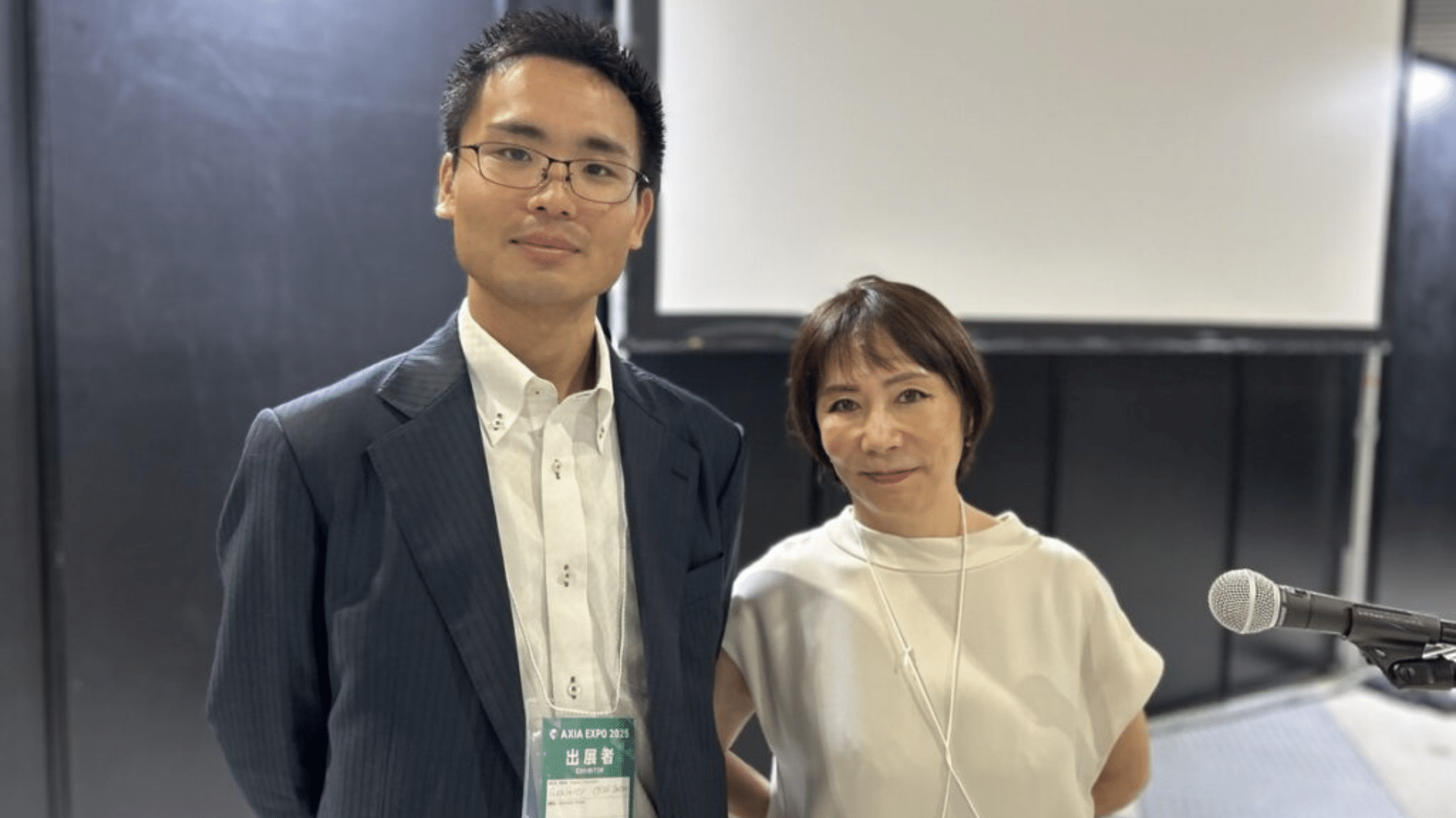 村上裕貴さん(左)。証券会社でESG投資に従事した後、CRIFジャパン設立と同時に入社。現在はESG事業のマネージャーとして活躍中