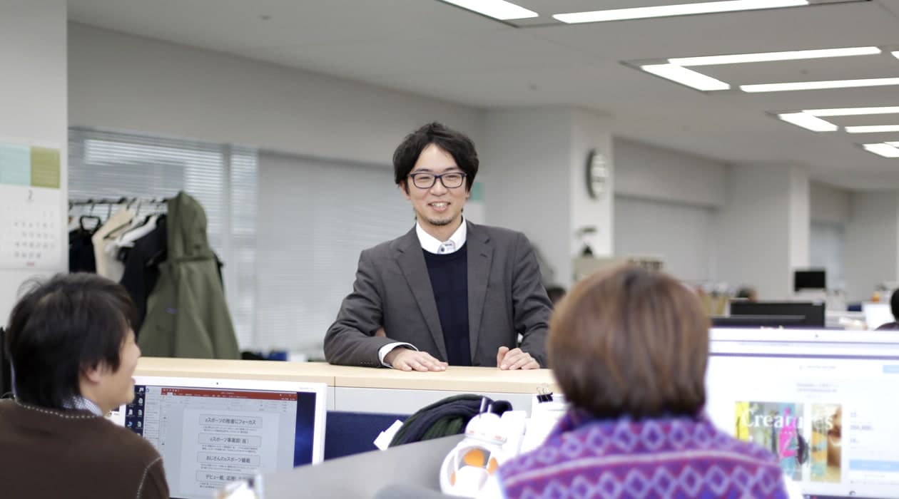 同僚と談笑するNAKANO・Sさん